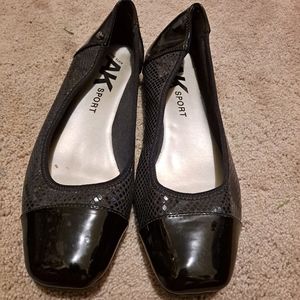 Ann Klein Sport (AK7URSA) Black Womens Slip Ons